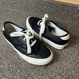 VANS Off The Wall Womens 6.5 Classic Black Leather Sneaker Lace Up Low Top Men 5